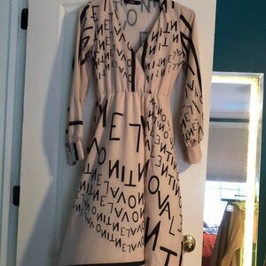 Chic Women's Dress with Graphic Print